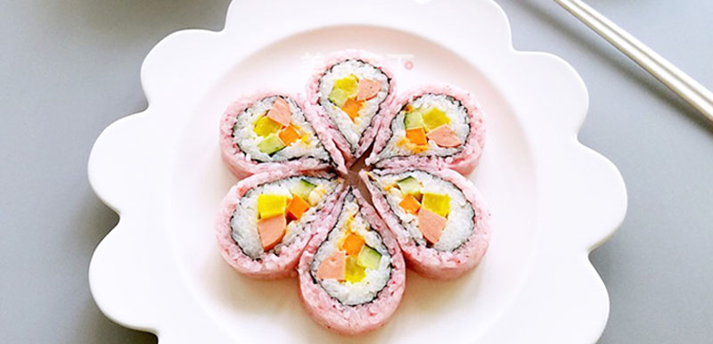 Món sushi hoa anh đào cho ngày 20/10